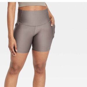 Women's Effortless Support High Rise Pocketed Bike Shorts 6’.     Taupe.  L